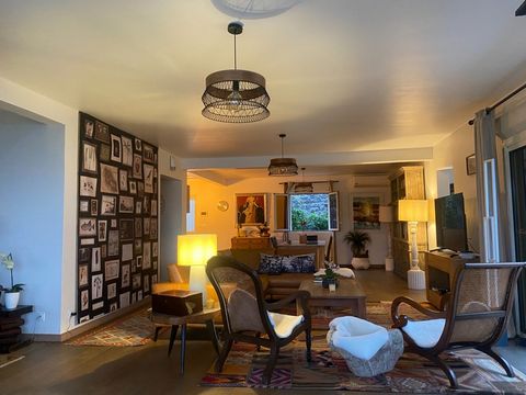 Maison à vendre 10 pièces SAINT GILLES LES BAINS (974)