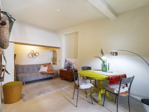 Renovated House with Two Independent Apartments in the Historic Center of Loulé This charming villa, located in the heart of the historic center of Loulé, offers a unique opportunity for those looking for a profitable investment or a home with extra ...