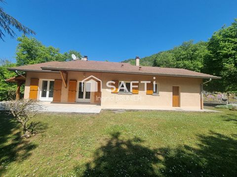 Maison avec garage et terrain