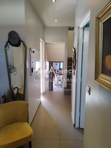 Megagence Mustapha MOUMMAD vous présente cette charmante maison traditionnelle située dans un des quartiers les plus convoités de Mantes la Jolie, dans un secteur calme et paisible. Découvrez cette charmante maison en pierre bâti sur un terrain de 32...