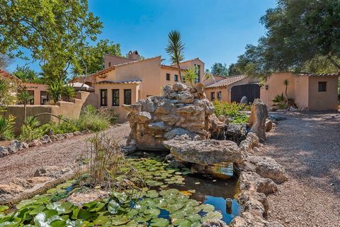 In an idyllic location near Alqueria Blanca and surrounded by magnificent subtropical gardens, you will find this fantastic property, unique in every way. An excellent design with high, light-drenched bedrooms and ample spaces offer plenty of privacy...