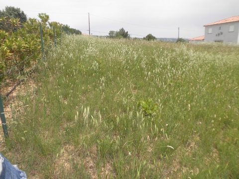 Terrain viabilisé de 1250 m 2en parti cloturé Dans jolie village du minervois, environnement calme PRIX : 87 500 EUR HAI Agence La Pierre du Languedoc