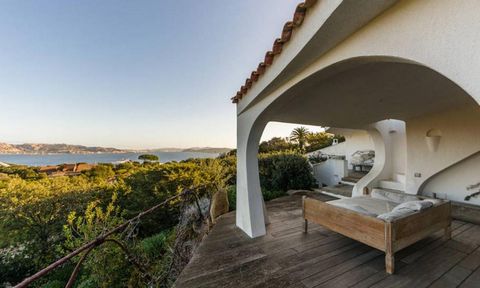 Порто Рафаэль это удивительное место для проживания на Сардинии, если вы ищете спокойный отдых в настоящей роскошной обстановке. Эта новая вилла предложит вам необычайный уровень комфорта. Вилла состоит из 4 спален, все с отдельным входом и 3 из них ...