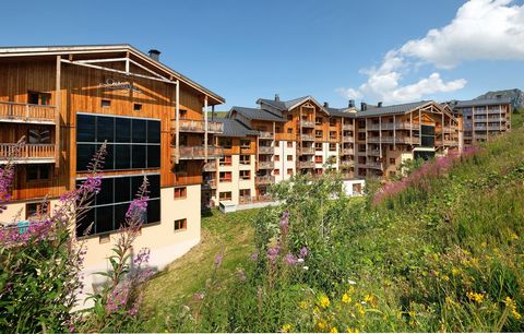 Plagne Village is located in the heart of the ski area at 2050 m altitude and consists of houses and small buildings made of wood. The 4 * house is ideally located near amenities: supermarket, post office, bus to Plagne Center. At the foot of a blue ...
