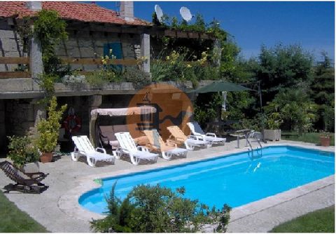 Quinta de Turismo Rural 18TH century completely restored with 2,500 m2 of useful area and 14 hectares of land with 500 chestnut, walnut and 100 various fruit trees and vineyard Composed of 11 suites, 2 game rooms, 2 living rooms, 4 kitchens, traditio...