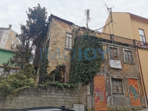 3 PANDEN MET GROND | HISTORISCH GEBIED VAN ARU | VILA NOVA DE GAIA OP 3 MINUTEN LOPEN VAN DE RIVIER DE DOURO; LUCHTFOTO VAN DE EIGENDOMMEN EN GROND; (drone video) MOGELIJKHEID TOT NIEUWBOUW OP HOOGTE; 3 AANEENGESLOTEN BOEKJES; OMGEVING | IN HET HART ...