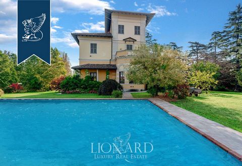 This ancient villa with a turret dating back to the late 1700s is for sale in Piedmont, in the charming town of Novi Ligure. Once owned by illustrious families, it has been recently renovated, measures 900 sqm and consists of a wonderful main house, ...