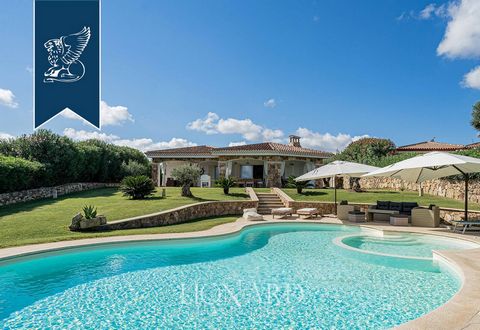 This luxurious villa for sale is in a prestigious residential context in Palau, directly overlooking the wonderful Maddalena archipelago, and is surrounded by a well-kept 1,800-sqm private garden with a lawn This verdant outdoor area houses a magnifi...