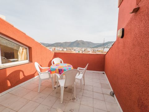 Galeria de Pi Sunyer 4 4º D. The apartment in Rosas / Roses has 1 bedroom (s) and capacity for 4 people. Accommodation of 45 m² modern and comfortable. It is located 50 meters from the sandy beach, 300 m from the supermarket, 1500 m from the bus stat...