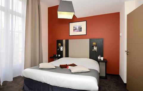 L'Appart'hôtel, a square of the Montpellier, ideally located 50 meters from the TGV, 300 meters from the Comédie, the center of the historic and close to the Congress of the Opera, the boutiques, cinemas and restaurants. TV and WIFI free .. The apart...