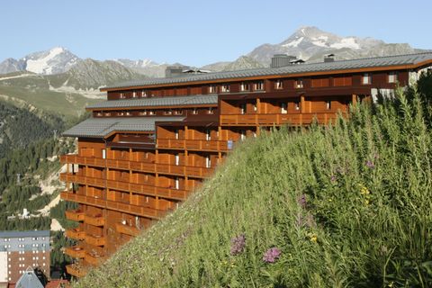Uw residentie De mooie, houten chalets van deze MGM résidences zijn in volledige harmonie met de landelijke omgeving. De appartementen zijn van hoog kwalitatief niveau; de meeste hebben een prachtig uitzicht over het ski resort en de bergen. Het grot...