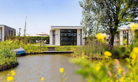 This house is located in Nieuwerkerk aan den IJssel. In the nearby area of Nieuwerkerk aan den IJssel you will find the recreational area Hitland. Here you can walk and cycle through the forest landscape and meadows, but also along the IJssel. In the...