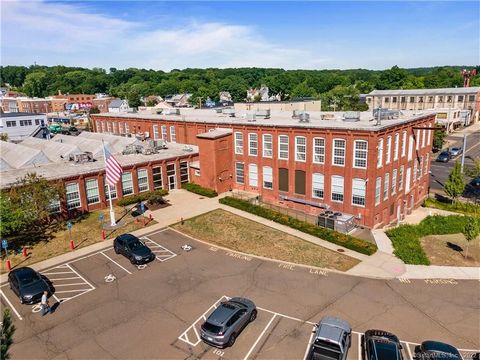 Rare commercial opportunity on Boston Post Road in West Haven just across the New Haven line. Professional office building with warehouse and assembly space. Total of 91,660 square feet on 6.31 acres. Current tenants include the Veteran’s Administrat...