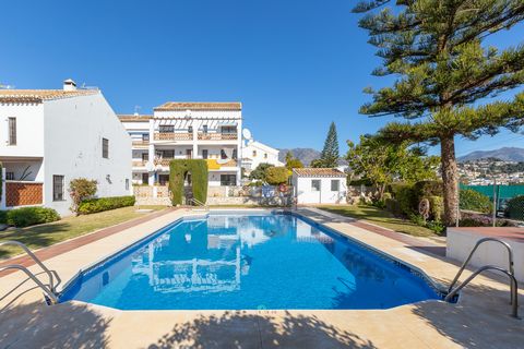 This wonderful apartment located in Mijas welcomes 2+1 persons. Outside this fantastic property you will find extensive gardens where you can sunbathe before cooling off in the large chlorine pool of the urbanization, which has dimensions of 10mx4m a...
