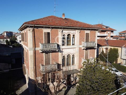 In a residential area a few steps from the historic center, we offer a building in liberty style of the early 900, with depandance and garden, free on all sides. The wonderful historic façade, characterized by elegant windows with three arches and en...