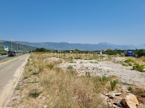 Surroundings of Trogir - Plano, along the Split - Trogir highway, opposite the new Spot Mall shopping center, commercial building land of approx. 3570 m2 in the K zone - economic purpose - business. For the construction of production and sales space;...