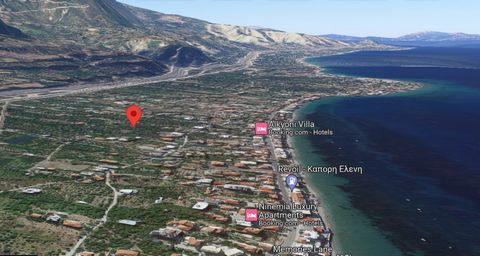 Buiding land for sale in Xylokastro, Kamari. The plot of 420 sq.m., within plan,  frontage 20 m., even, buildable, 50 m. from the sea.The plot is located in a residential area, it is also suitable for agricultural use as it already has olive trees. P...