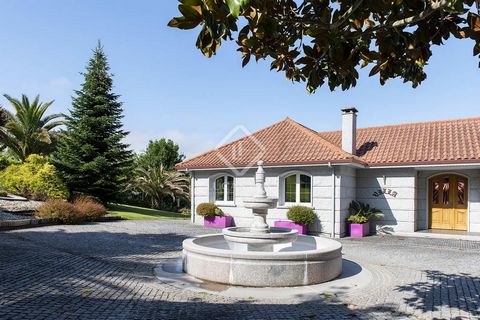 In the rural area of Noguiera de Ramuin, we find this fantastic well-built villa for sale with a unique design and an excellent layout. The property is located between the Ribeira Sacra and the city centre of Ourense. This villa was built in 2009, me...