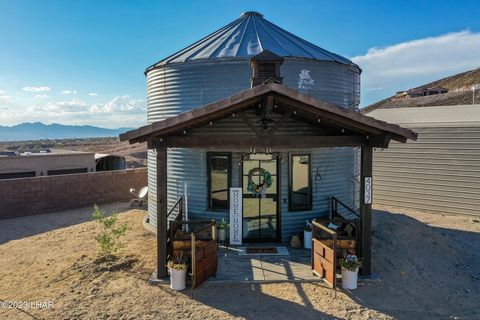 All the farmhouse charm found in this repurposed grain bin home, nestled on 2.39 acres with unobstructed lake views. This home combines modern comfort with rustic charm featuring a full kitchen, living space, bath, laundry and loft style bedroom tuck...