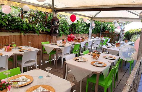 Introduction Prestigious restaurant located in the heart of Valdichiana, centrally located within a historic center, with easy access from both Tuscany and Umbria. This welcoming establishment has private parking and a beautiful covered terrace with ...