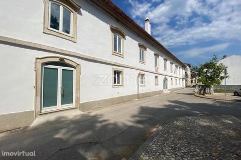 Property ID: ZMPT550285 Situated in the center of Soure overlooking the Várzea park, we find a fully renovated building with approved design for Nursing Home. The ground floor consists of entrance hall, hairdresser, oratory, technical area, laundry, ...