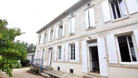 This lovely stone house, located in a village in the south of Charente, offers the peace and quiet of the countryside. Supported by two stone pillars, the gate opens onto a magnificent 1.4 ha private park with shrubs, rosebushes, flowerbeds and centu...
