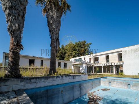 Welcome to paradise on earth! I present to you this magnificent villa available for sale, situated in one of the most stunning locations in Palmela, Portugal. With an area of 650m2, this spacious home offers a luxurious and comfortable lifestyle for ...