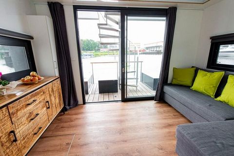 Do you want a very special holiday home? Then this stylish and well-equipped houseboat on the Dahme for up to 4 people is exactly what you were looking for. As a captain of your houseboat you determine the course. Step the terrace with a fresh coffee...