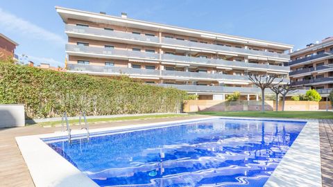 60 m2 appartement gelegen in Lloret de Mar, in de omgeving van Fenals, op 300 m van het strand en 400 m van het centrum, in een complex met een gemeenschappelijk zwembad en tuin In het noordoosten van het Iberisch schiereiland, een meest perfecte mix...