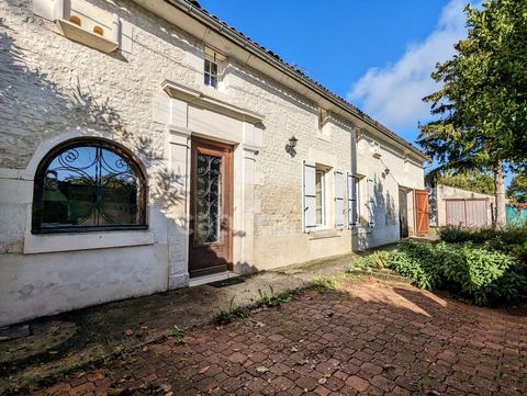 Dpt Charente (16), à vendre JUILLAC LE COQ, Longère avec 4 chambres et dépendances