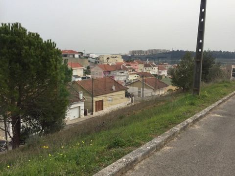 Land for construction of a 2-storey building + basement with two dwellings or two-family house. Implantation area of 112m2 and gross construction area of 312m2: Housing - 200m2 Basement - 100m2 Annex - 12m2 The land is very well located in Vialonga, ...