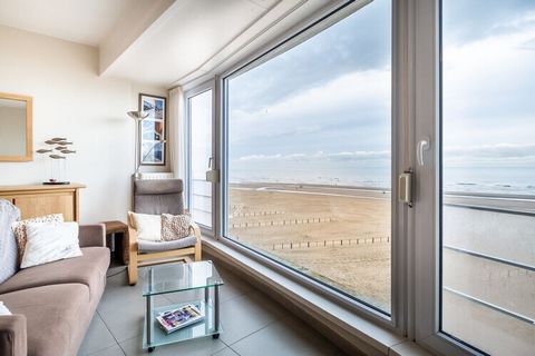 Apartment on the sea wall near the St-André dunes, 4th floor with elevator. Within walking distance of the center and public transport, digital TV, WiFi, pets allowed. Layout The apartment has a living room with sea views, a kitchen with every comfor...