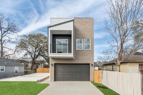 Ask about 2/1 rate buydown! This modern new construction home features 3 bedrooms, 3 full and 1 half baths, and a 2-car garage. Come inside and find your kitchen with stylish finishes including white cabinets, white quartz counters and backsplash wit...