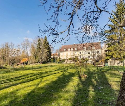 Ein wunderschönes Familienhaus, nur 15 Minuten vom Bauernhof Apremont entfernt, ideal für Liebhaber des Polospiels. Ideal gelegen, nur 1 Stunde von Paris und 25 Minuten vom Flughafen Charles de Gaulle entfernt, im Herzen der Landschaft der Oise, erst...