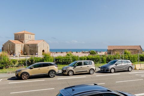 A la Chaume face au prieuré St Nicolas appartement avec 2 chambres, un beau et grand séjour donnant sur une terrasse, une cuisine séparée, une salle de bain, un wc séparé, une cave en sous-sol.