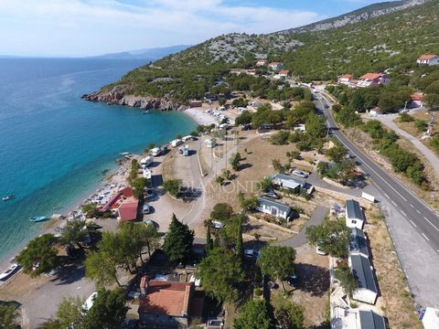 Location: Ličko-senjska županija, Senj, Senj. Senj, dintorni, Terreno turistico per la costruzione del campeggio Abbiamo in vendita un terreno per la costruzione del campeggio situato a soli 20 metri dal mare. Il terreno si trova nella zona T-3 con u...