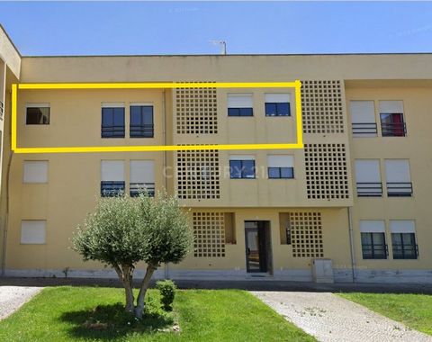 Apartamento T3 com uma área total de 111 m2, situado em Alter do Chão, distrito de Portalegre. Zona com boas acessibilidades, com proximidade às principais estradas (a 2 min da N245, a 1 min da N369 e a 16 min do IC13). O apartamento está localizado ...