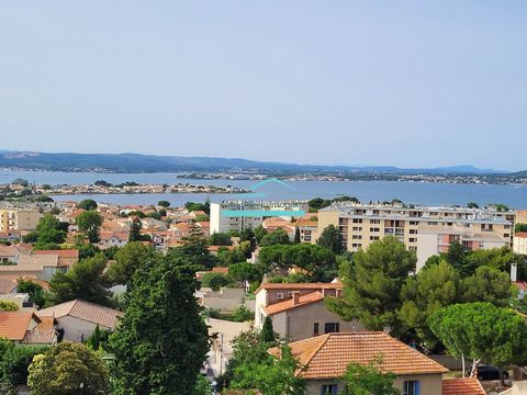 Sète, befindet sich in einer sicheren Residenz mit Aufzug und in der Nähe aller Annehmlichkeiten. Kommen Sie und entdecken Sie diese helle und helle T4-Wohnung von 68m2 mit atemberaubendem Blick auf den Etang de Thau. Die Wohnung besteht aus einem Wo...