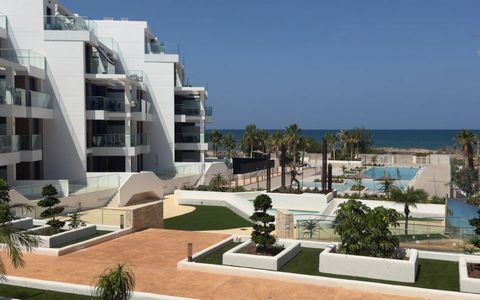 Appartements en bord de mer à Denia, Costa Blanca Maisons de 2 et 3 chambres, vous pouvez choisir votre maison au rez-de-chaussée, au premier, au deuxième ou au grenier. Le résidentiel est composé de 100 maisons modernes, situées sur la PREMIÈRE LIGN...