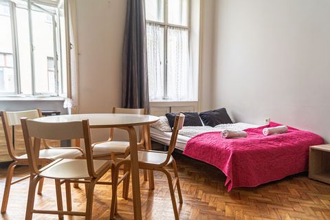 The listing consists of 2 beautiful, stylish apartments on the same floor No. 20 and No. 21 in a historic Viennese old building of the Biedermeier era under monument protection in the heart of Vienna. These apartments are located in a very well conne...