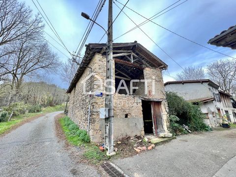 Belle grange de 133 m2 sur deux niveaux dans l'ancien village de Montegut-Plantaurel à 20 mn de Foix et du Mas d'Azil. Le permis de construire et son changement de destination en maison d'habitation avaient été validé par la mairie. Parking municipal...