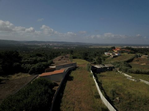 Gelegenheit für Investitionen! Grundstück von 3.850 m² in São Martinho do Porto mit einem Baupotenzial von 1.120 m² in der nächsten Änderung des PDM. Ideal für Wohnprojekte in einer der schönsten und wertvollsten Gegenden Portugals. Vereinbaren Sie j...