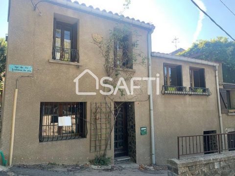 SAFTI IMMO, vous propose à la vente cette maison de 70 m2, la maison se compose d'une cuisine, un cellier transformable en salon ou en salle à manger, 3 chambres, un bureau, 2 salles d'eau et 2 wc Toiture en très bon état, chauffage central au poêle ...