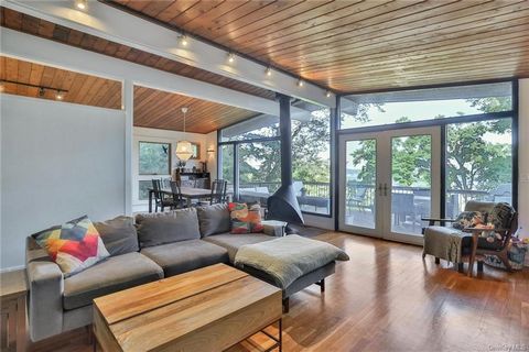 This Midcentury modern designed by Austrian born architect Charles Winter showcases iconic aesthetics,clean lines,open spaces,extensive decking and distinct integration with nature.Nestled on a plateau overlooking the Hudson River Valley with views o...