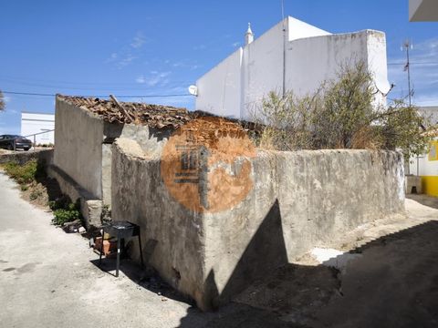 Corner Ruin with 96 m2 in the centre of Junqueira in Castro Marim - Algarve. We present a corner ruin with 96 m², located in the heart of the charming town of Junqueira, in Castro Marim, in the Algarve. This is an excellent opportunity for those look...