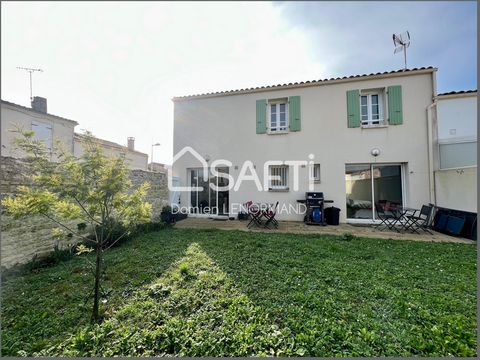 Rare, à 150 m du marché de St Pierre, et à quelques pas des écoles. Cette maison de 85m² habitable en très bon état offre en rez-de-chaussée, un séjour avec cuisine ouverte équipée, une chambre, une salle d'eau et un WC séparé. A l'étage, palier et d...