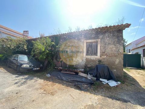 Old house to renovate already with approved project - 10 minutes from the city of Caldas da Rainha Inserted in a village on the outskirts of Caldas da Rainha, in an extremely quiet place, about 20 minutes from the beaches of the region and 60 minutes...