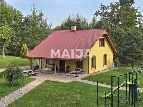 Landhuis op een afgelegen locatie met een goede infrastructuur en 4 ha grond, alle voorzieningen, zeer handig wonen voor een klein gezin of alleenstaande. Mooie helling waar te lopen. Berging die gerenoveerd kan worden als stal voor paarden of garage...