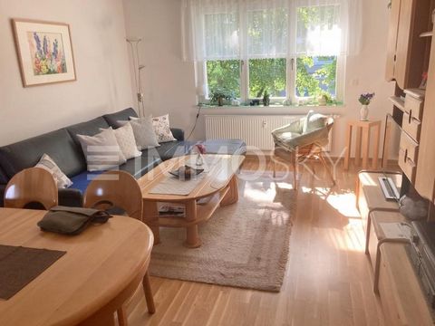 Appartement de 2 pièces exclusivement rénové dans un immeuble classé avec 2 balcons à Leipzig Marienbrunn. Ce condo au 1er étage est un vrai bijou ! L’appartement de 2 pièces exclusivement rénové est situé dans un bel immeuble monument et dispose de ...