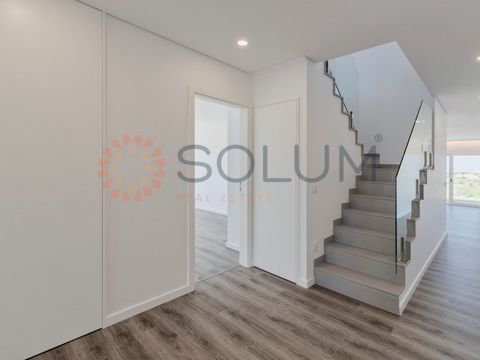 Expected delivery: April 2025. 5 bedroom duplex, at the top of a 5-storey building, occupying the top floor (4th and 5th floor), has 2 fronts, a balcony and two terraces. With a fantastic sun exposure, east/west, with modern lines, with kitchen (16.2...